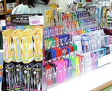 勉強に欠かせない筆記具は種類が豊富！文房具は、お得な20％OFF。